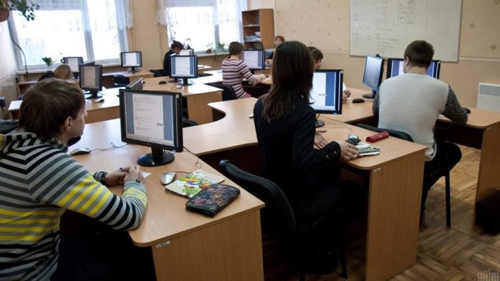 Учні під час здачі НМТ