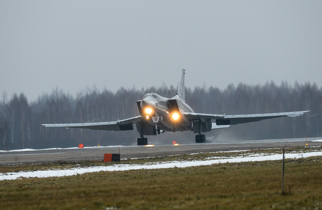 російський ТУ-22 в аеропорту “Шайковка”