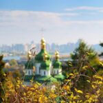 Завтра у низці областей України дощитиме, температура до +28
