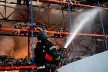 Росія атакувала Одесу дронами: постраждали п’ятеро людей, а також горів склад із продуктами