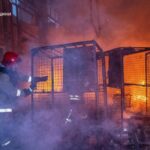​У передмісті Харкова російські дрони атакували поштовий термінал, сталася масштабна пожежа