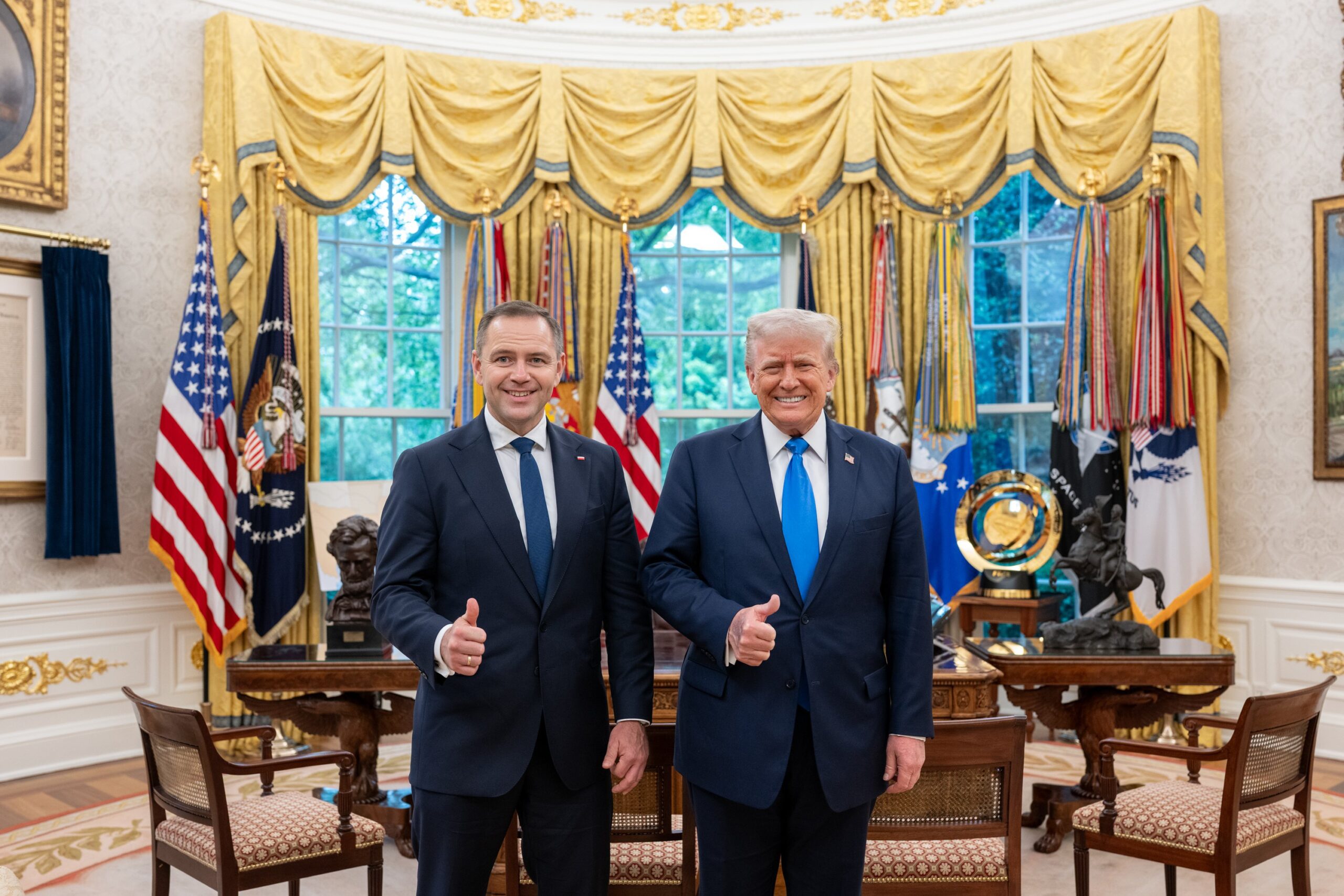 Дональд Трамп і Кароль Навроцький в Овальному кабінеті, 1 травня 2025 року