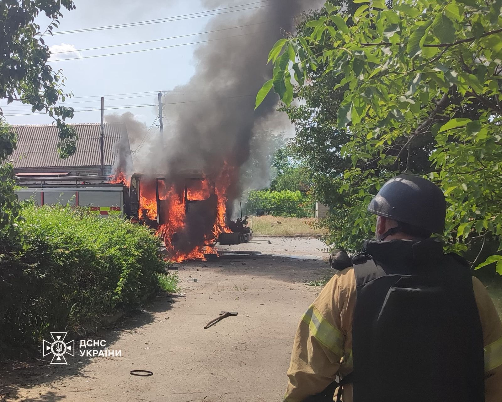 наслідки російської атаки на авто рятувальників