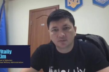 Ворог дроном атакував мікроавтобус на Миколаївщині і важко поранив чоловіка