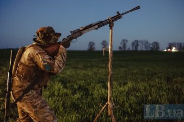 Росіяни атакували Київ “шахедами” та балістикою