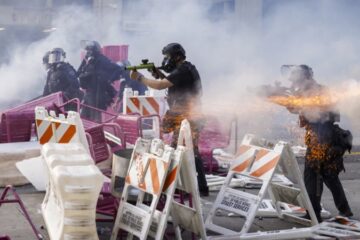 У Лос-Анджелесі проти антидепортаційних протестувальників застосували димові гранати та гумові кулі