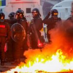 У Північній Ірландії другу ніч поспіль стаються вуличні сутички з поліцією