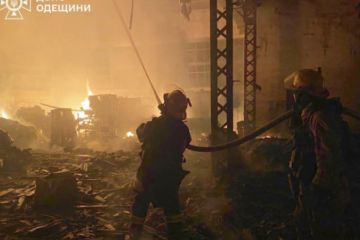 Унаслідок удару по Одеській області знищені комбайни, горів склад з очеретом
