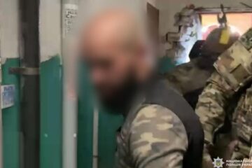 Правоохоронці затримали у Харкові чоловіка, який перешкоджав діяльності ТЦК та СП і пошкодив службове авто