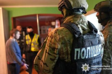 Нацполіція проводить понад 500 обшуків в рамках спецоперації по боротьбі з незаконним обігом зброї