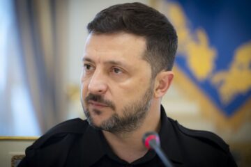 Зеленський: вдається вибивати російські війська з прикордоння Сумщини, звільнено Андріївку