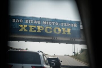 Унаслідок російської атаки на Херсон постраждали люди (оновлено)