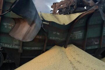 ​Унаслідок атаки Росії пошкоджено вантажні вагони з зерном і потяг “Київ – Перемишль”, – УЗ