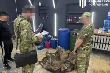 ДБР викрило військових, які списували і продавали дизпаливо, призначене для бойових вилетів