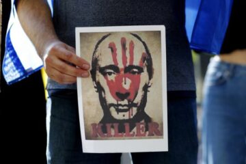 У Швеції на торгове представництво Росії з дрона скинули банку з фарбою