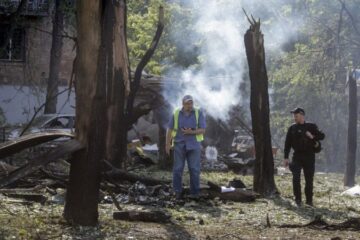 Кількість загиблих у Києві зросла до 21: під завалами будинку на Солом’янці знайшли ще п’ятьох жертв