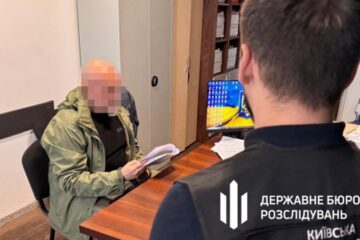 ДБР: Посадовці військової частини на Київщині приховали самогубство солдата, щоб його родичі отримали 15 млн гривень