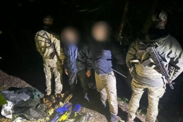 “Нічна мандрівка в ластах”: прикордонники затримали двох чоловіків, які хотіли вплав дістатися Молдови