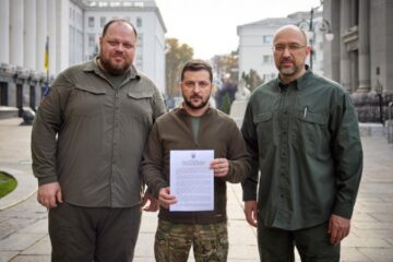 Як соцмережі ілюструють сколіоз влади