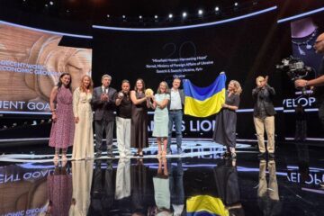 Український проєкт “Мед мінних полів” отримав першого “золотого Каннського Лева”