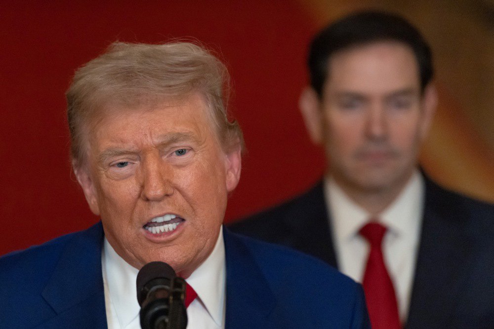 Президент США Дональд Трамп звертається до нації після ударів США по ядерних об'єктах Ірану, праворуч - держсекретар Марко Рубіо, Вашингтон, 21 червня 2025 р.