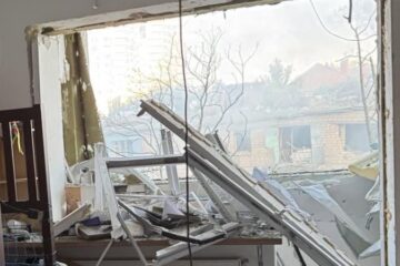 Російський обстріл зруйнував житло подружжя українських співаків Тараса та Олени Тополі