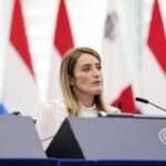 Голова Європарламенту може застрягнути в ОАЕ через обстріл Іраном бази США