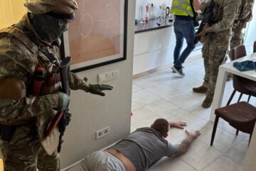 Викрили ділків, які “заробили” на ухиленні від мобілізації мінімум 450 тисяч доларів