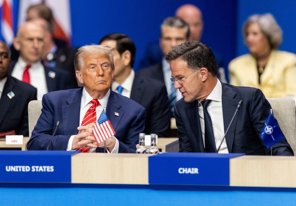 Дональд Трамп та Марк Рютте під час засідання саміту в Гаазі, 24 червня 2025.