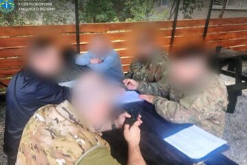 Правоохоронці повідомили про підозру двом військовослужбовцям за напад на бійця “Азову”