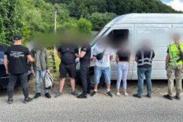 На Закарпатті чоловіки хлібним фургоном їхали до прикордоння, а потім мали перепливати Тису