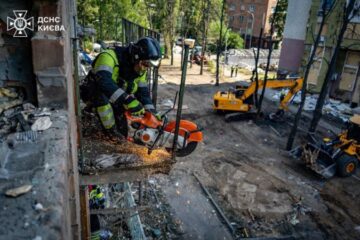 У Києві завершені роботи на місці влучання російської ракети в багатоповерхівку в Шевченківському районі