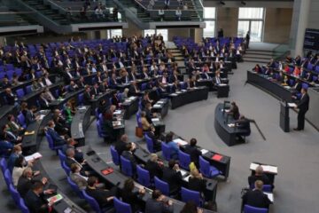 Німеччина призупиняє дозвіл на воззʼєднання сімей для біженців