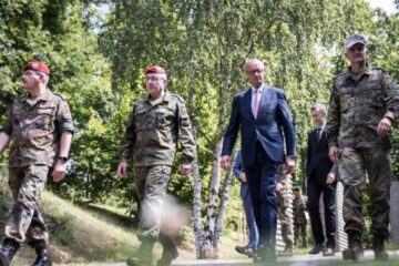 Німеччина проводить великі військові навчання на Рейні