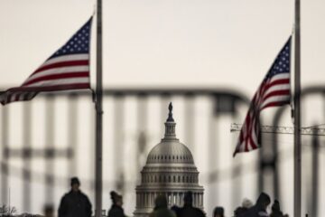 АР: У США раптово звільнили трьох юристів, які розслідували штурм Капітолію у 2021 році