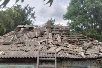 Внаслідок обстрілів Дніпропетровщини 2 людей отримали поранення