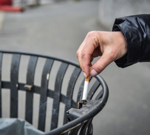 Відсьогодні у Франції не можна курити на пляжах та у парках