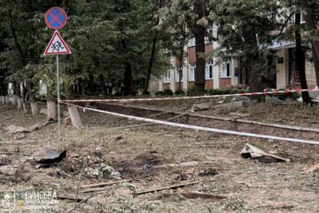Росіяни вдарили дронами по Лебедину на Сумщині, пошкоджені адмінбудівлі