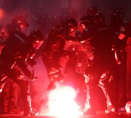 У Сербії після сутичок на антиурядовому мітингу заарештували майже 80 людей