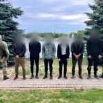 За 400 метрів від кордону з Угорщиною затримали шістьох чоловіків