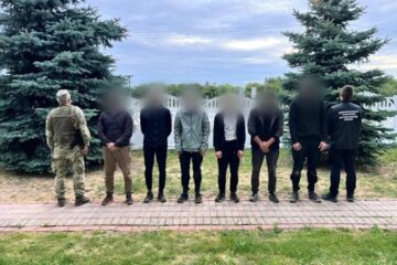 За 400 метрів від кордону з Угорщиною затримали шістьох чоловіків