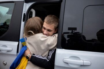 Стінг, Марина Абрамович та інші світові митці записали відео на захист викрадених РФ дітей