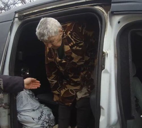 Із Берислава на Херсонщині поліцейські евакуювали 8 цивільних