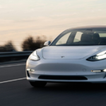 Tesla вперше самостійно доїхала з заводу до будинку покупця
