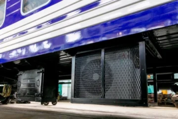 Укрзалізниця встановлює кондиціонери в старі плацкартні вагони