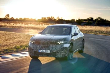 BMW представили автомобіль, який самостійно вмикає сигнали повороту