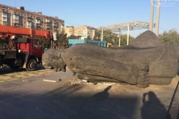 У Маріуполі окупанти вчергове прагнуть повернути пам’ятник лєніну
