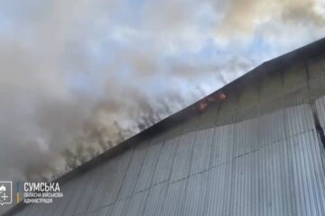 Удар російського «Ланцета» по Сумщині: виникла пожежа на підприємстві