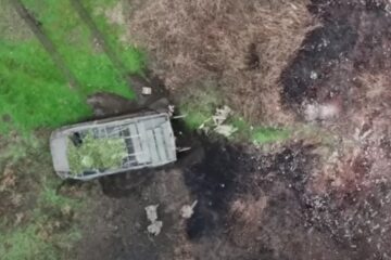 «Азовци нас откопалі» — українські воїни показали нову партію полонених, захоплених на Торецькому напрямку