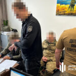 Роками крала по 30 грн із зарплат бійців: бухгалтерка військової частини привласнила 11,5 млн